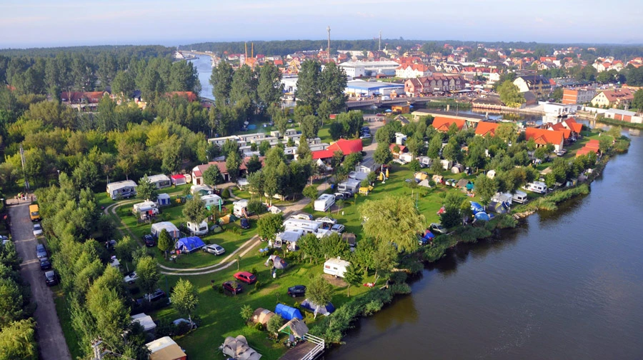 Nakvynė Leboje: kambariai, bungalow nameliai, mediniai, olandiški namai, kempingo aikštelė – Lenkija