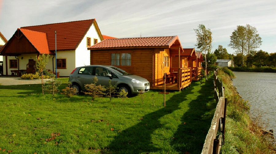 Nakvynė Leboje: kambariai, bungalow nameliai, mediniai, olandiški namai, kempingo aikštelė – Lenkija