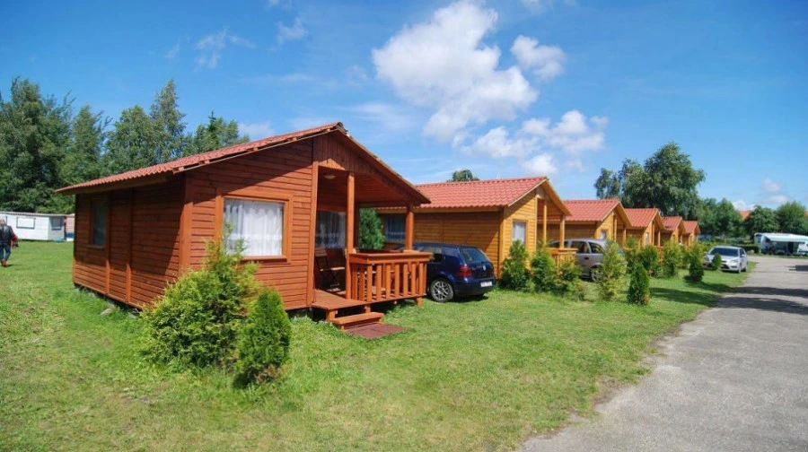 Nakvynė Leboje: kambariai, bungalow nameliai, mediniai, olandiški namai, kempingo aikštelė – Lenkija
